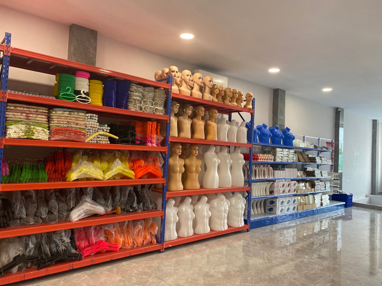 bagian dalam toko jd rak swalayan